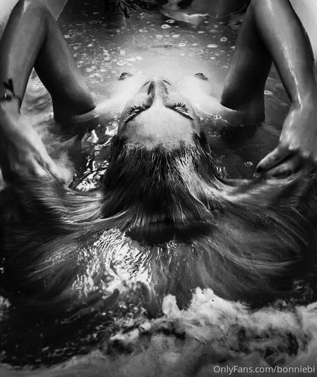 Bonniebi pornstar sexy pic