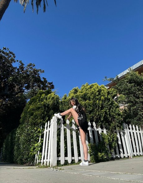 chelseayea model naked picture