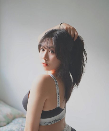 _jun 1020_ naked model image