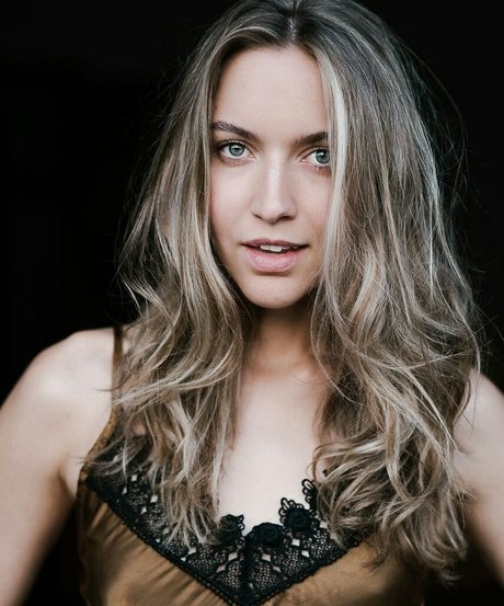 Roxane Hayward star top pictures