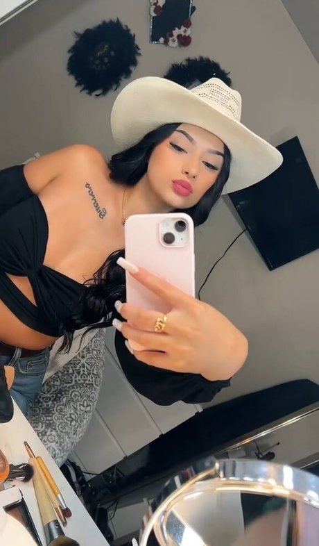 Leslie Emma art actress gallery