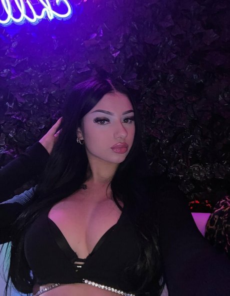 Leslie Emma star beautiful pics