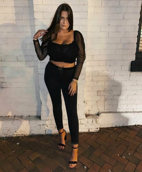 Rachel Myers art model gallery