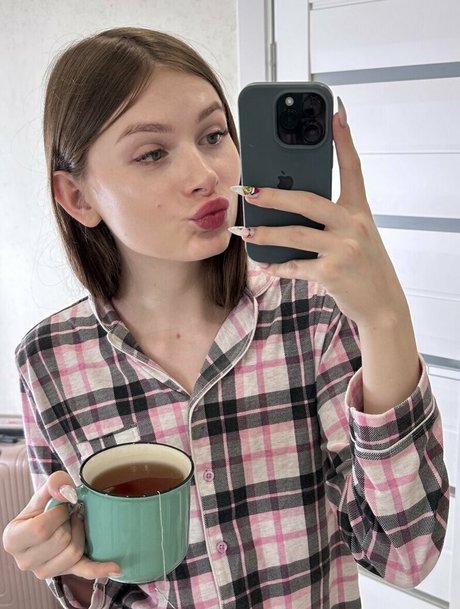 mia ts model nude img