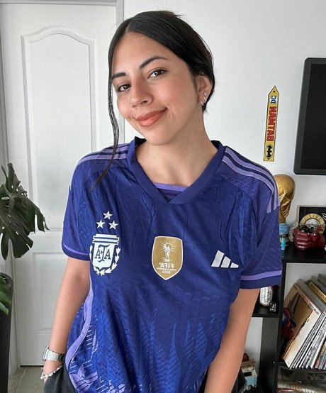 lesbian kissing onlyfans free nude images