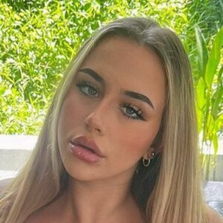 Selina Bond pornographic model gallery