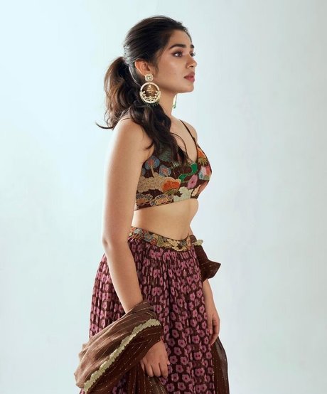 Krithi Shetty model nice photos