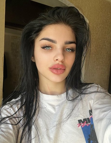 busty onlyfans hot naked image