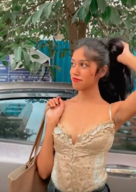 Vrushali Bathina beautiful actress image