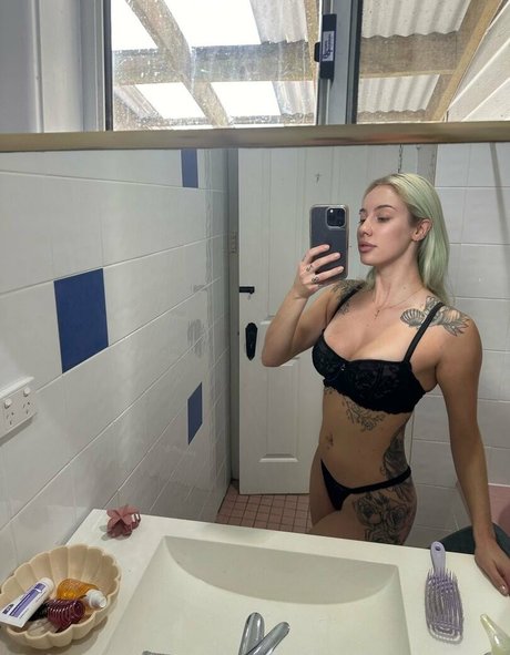 Maddison James model pictures