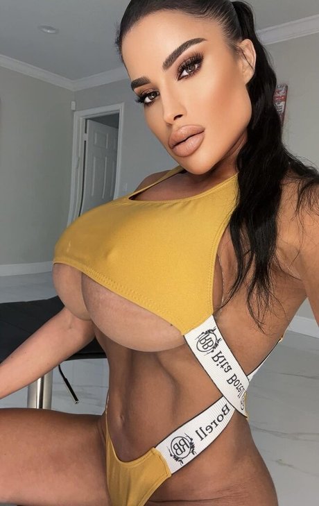 Shani Shachar model top images