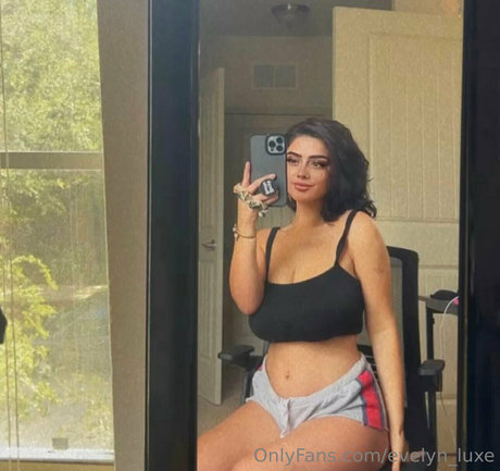 evelyn luxe free star pics