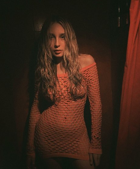 Arina Klinton beautiful model photo