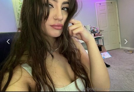 Victoria Blanco star art picture