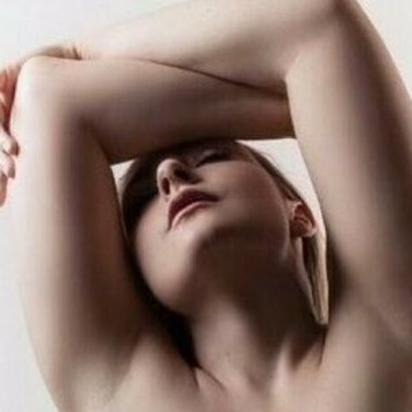 Brecht Apologist nude actress pictures