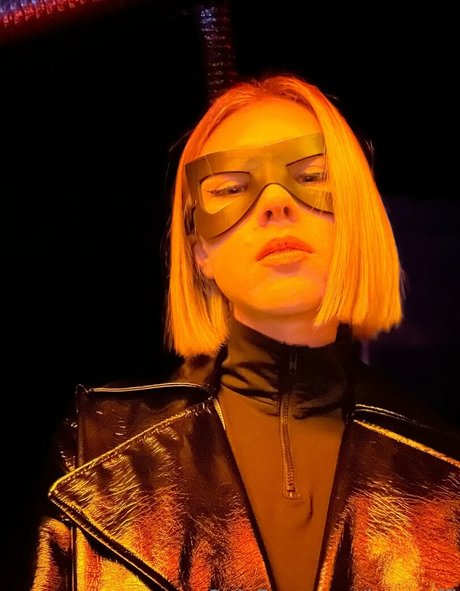 inez offi erotic model img