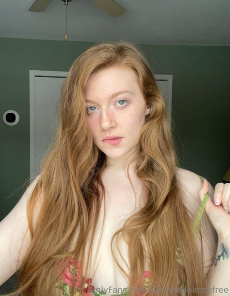 daphnedelrosefree erotic model picture