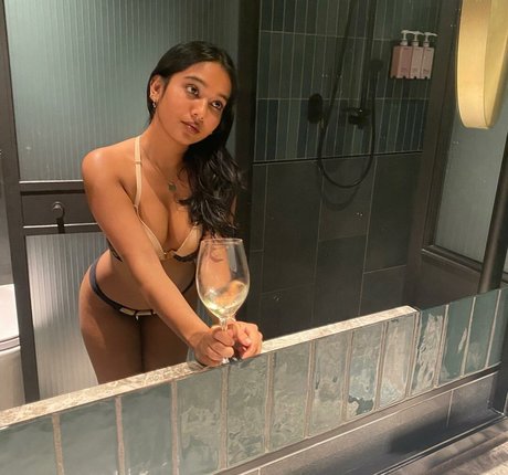 20 years old onlyfans top image