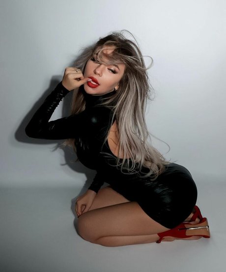 logviii art model gallery