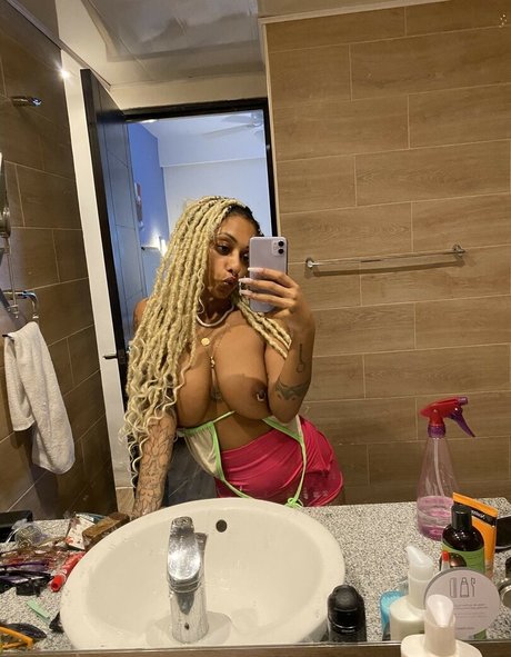 asian petite onlyfans pornographic image