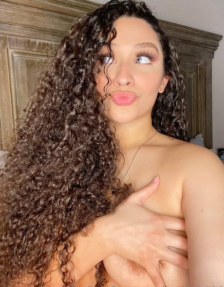 baddgirlriri perfect star photos