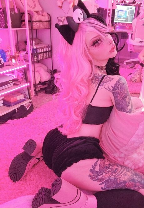 blonde milf onlyfans naked picture