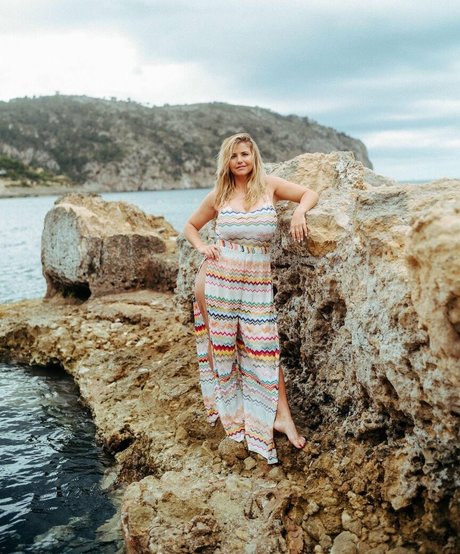 Beatrice Egli sexy model img