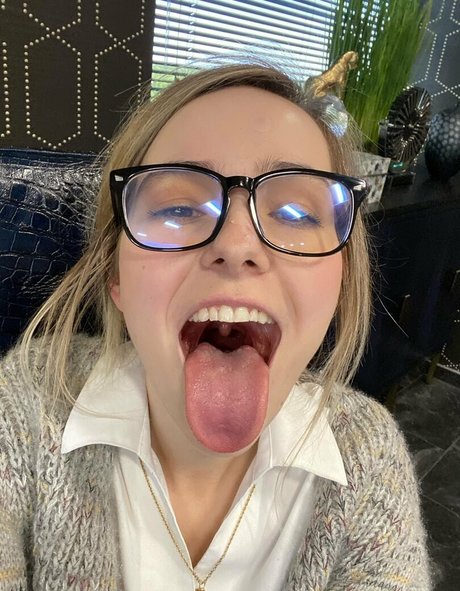 Mags IRL nudes model pic