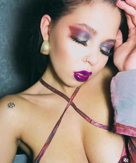 Ilon a n7 erotic actress pics