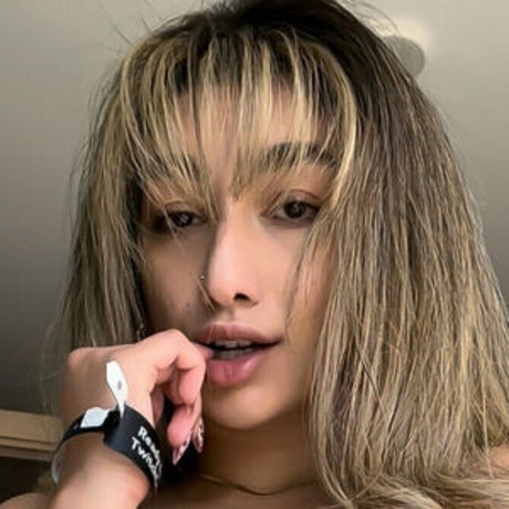 Leedah model nice img