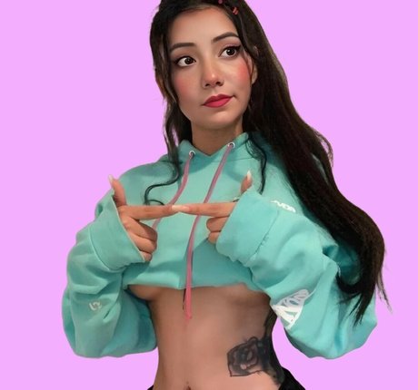 Saaniyax model xxx pic