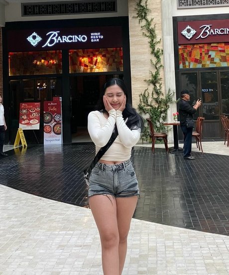 nininplays exclusive pornstar gallery