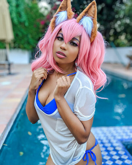 Mica Burton sexy actress img