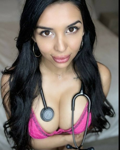 camilavalentinaxo adult model images