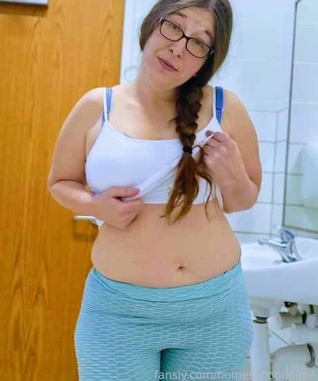 homeschoolannie model nice pics