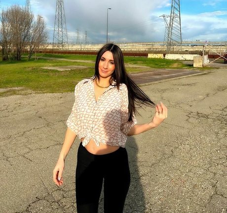 Vanessa Bruni perfect pornstar images