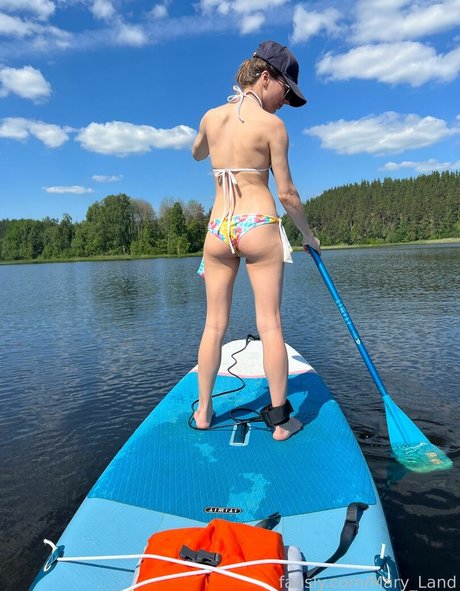 Mary Land model perfect picture