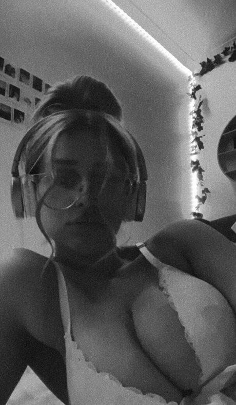 curvy solo onlyfans beautiful image