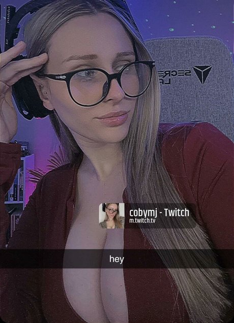 Cobyymj nudes model picture