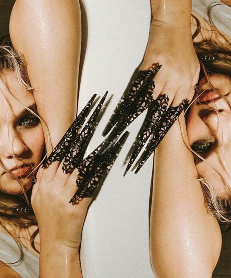 Julia Hart naked actress pictures