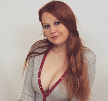 Goddess Julia model pornographic pic