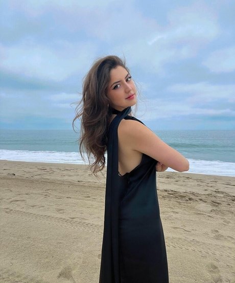 Sophie Silva art star gallery