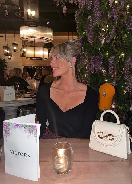 Lauren R model sexy pics