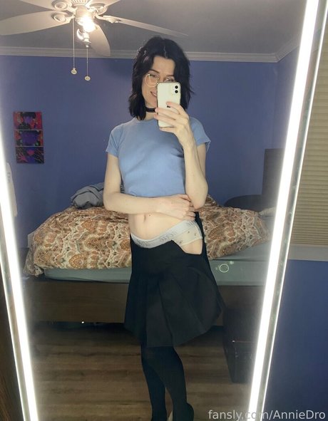 AnnieDro hot pornstar pic