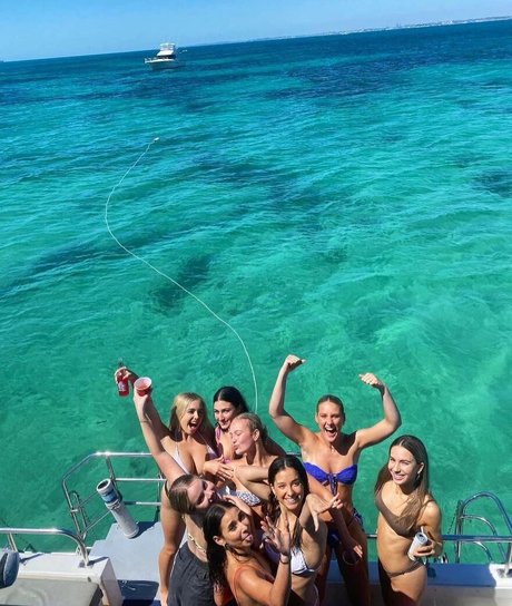 Arlea nudes model img