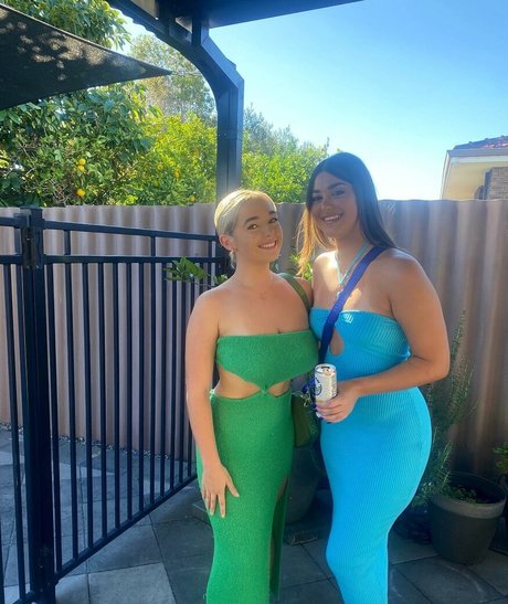 Arlea sexy model picture