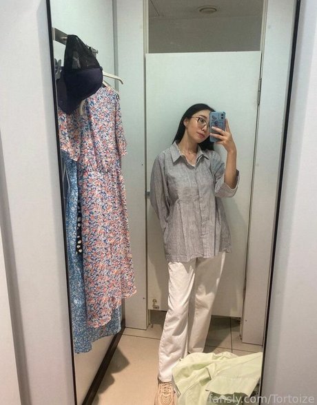 Tortoize erotic pornstar picture