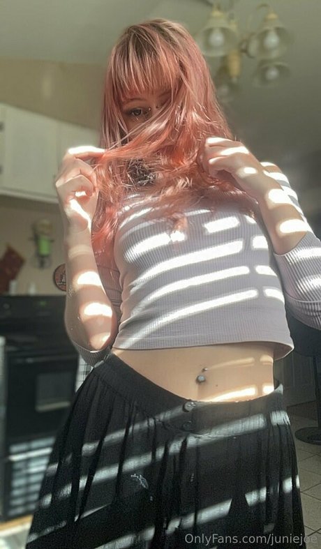 juniejoe model naked pic