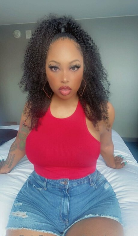 juicyjvapors nudes model image