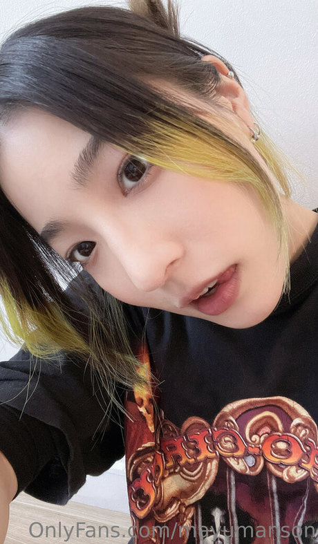 mayumanson star naked images